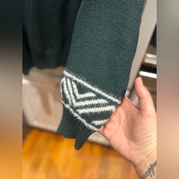 Maurice’s Green and White Geometric Sweater - Picture 4 of 4